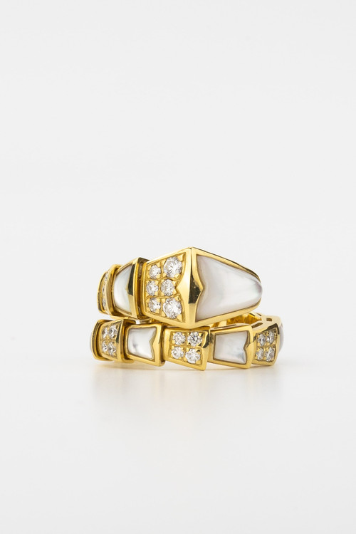 Кольцо из лимонного золота c бриллиантами и перламутром