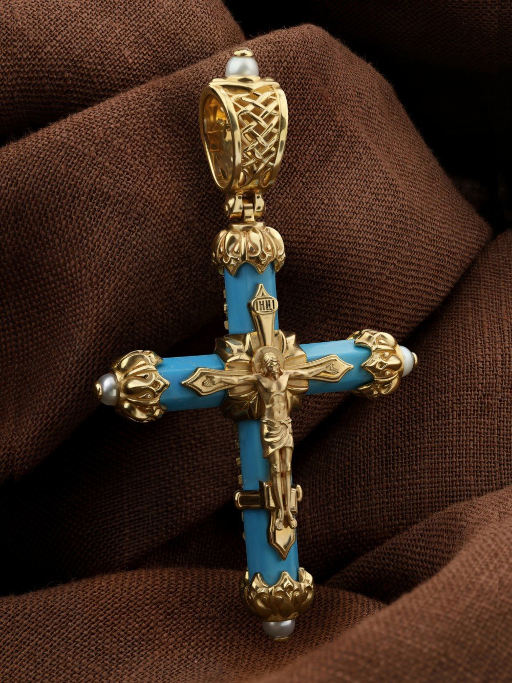 Крест из лимонного золота c жемчугом и бирюзой