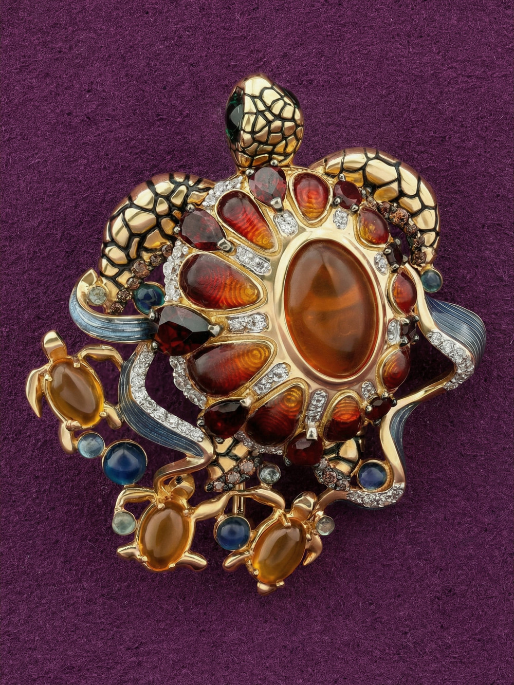 Брошь из лимонного золота c эмалью, фианитом, гранатом и янтарём