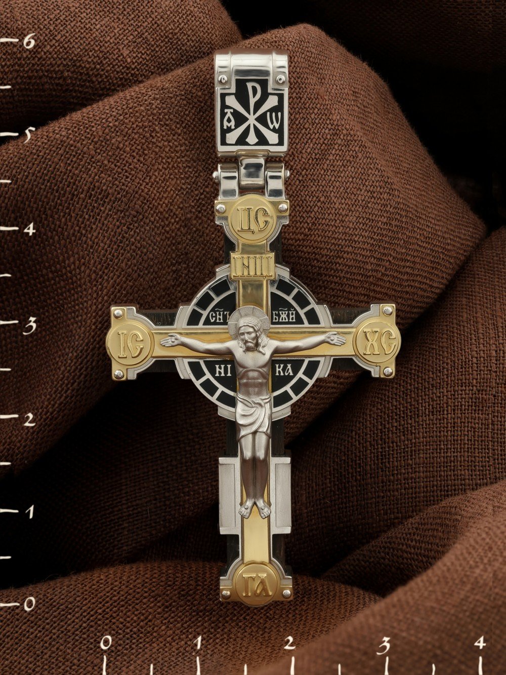 Крест из белого золота c эмалью и эбеновым деревом