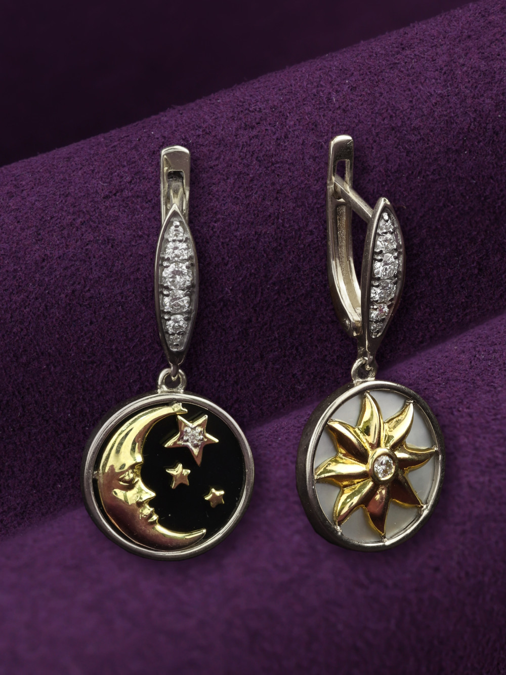 Серьги из белого золота c бриллиантами, ониксом и перламутром