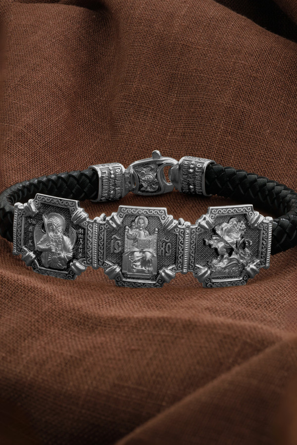 Браслет из белого золота c шнурком