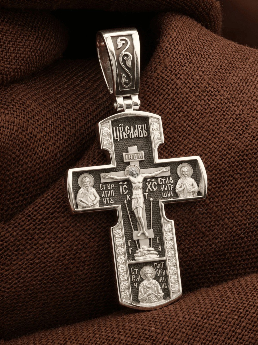 Крест из белого золота c бриллиантами