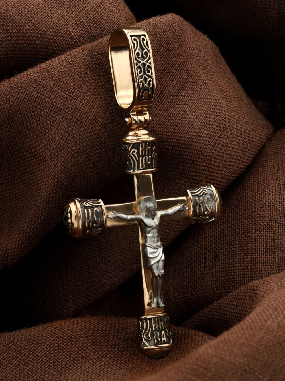 Крест из золота c ониксом