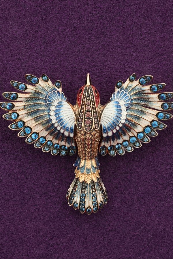 Брошь из золота c эмалью и фианитом