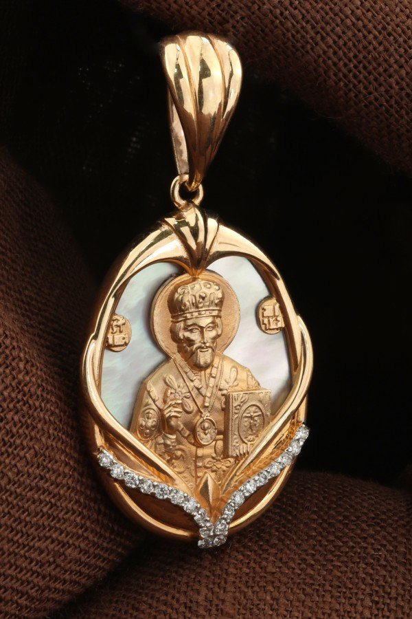 Образок из золота c бриллиантами и перламутром