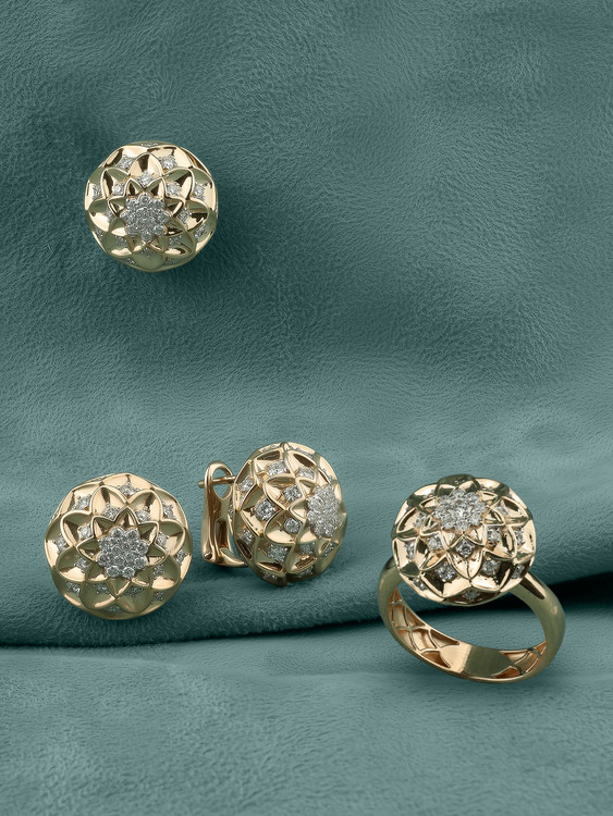 Кольцо из золота c бриллиантами