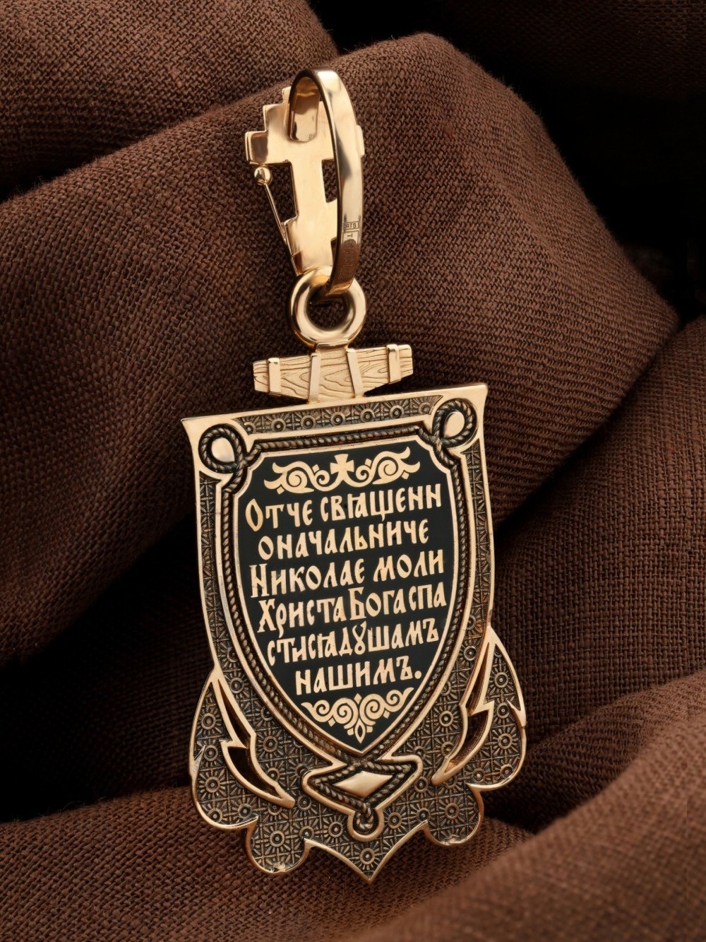 Образок из золота c эмалью