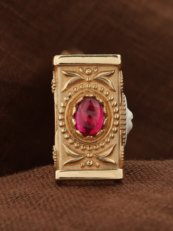 Образок из золота c эмалью, рубином и бивнем мамонта