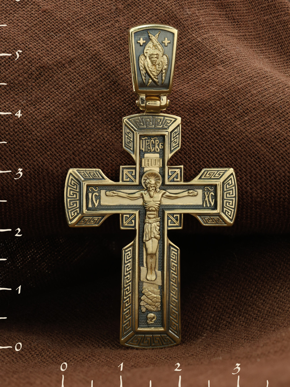 Крест из лимонного золота